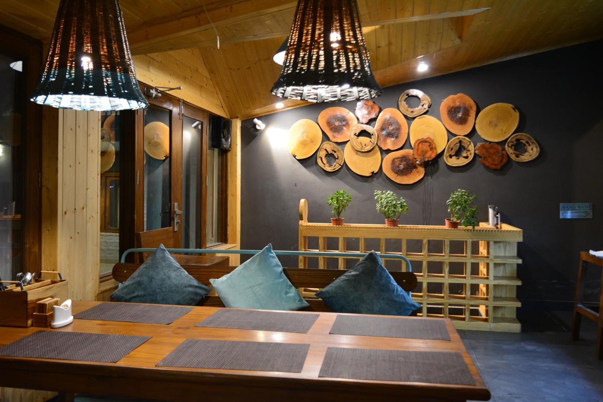 The Neelgiris Hotel Manāli Buitenkant foto