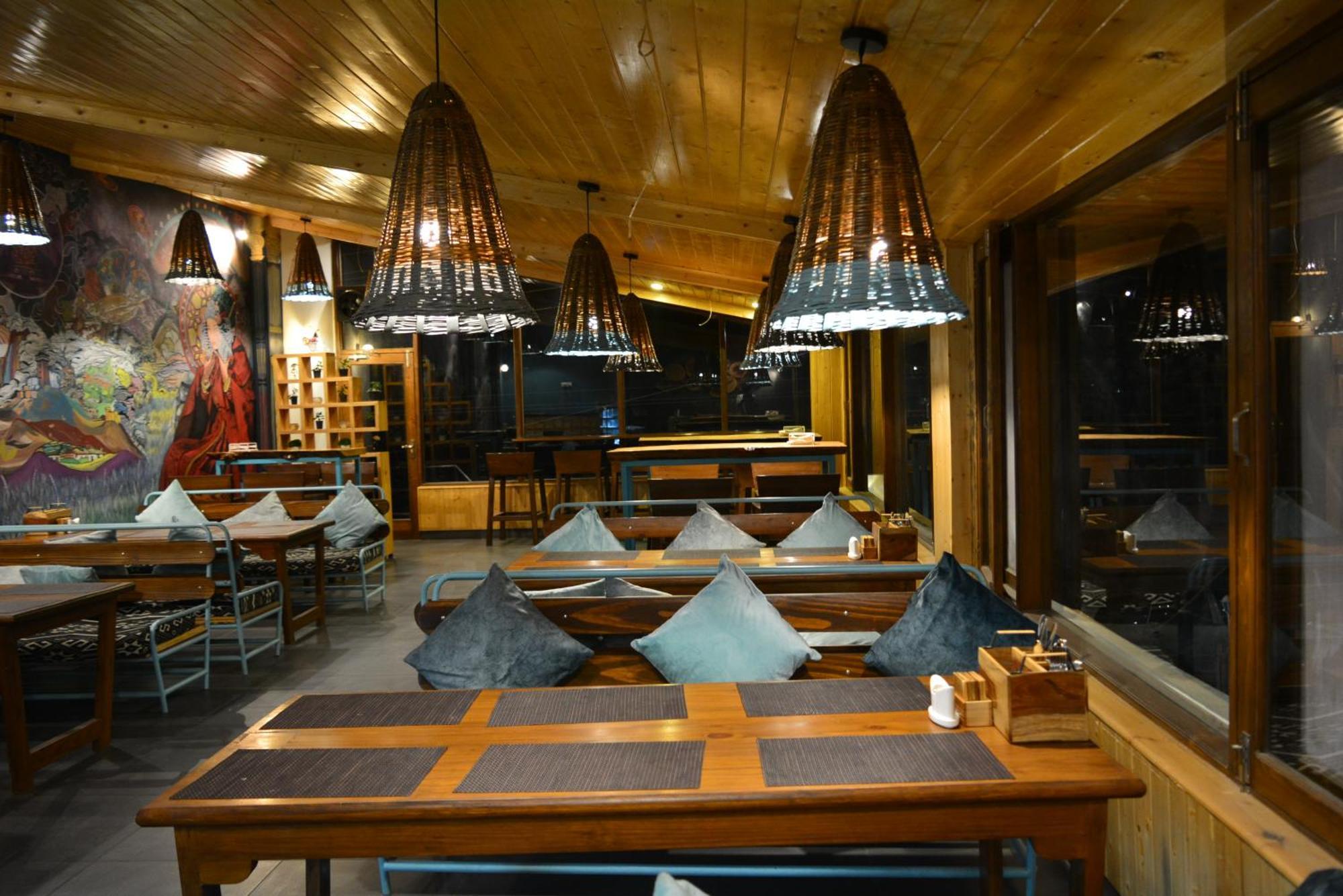 The Neelgiris Hotel Manāli Buitenkant foto